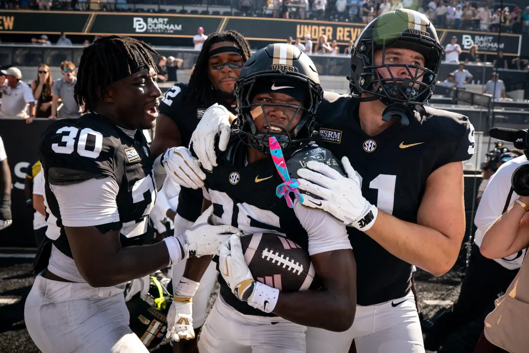 NC State perde a vitória contra Vanderbilt nos últimos segundos, depois de um fumble de C.J. Bailey na zona de pontuaçã…