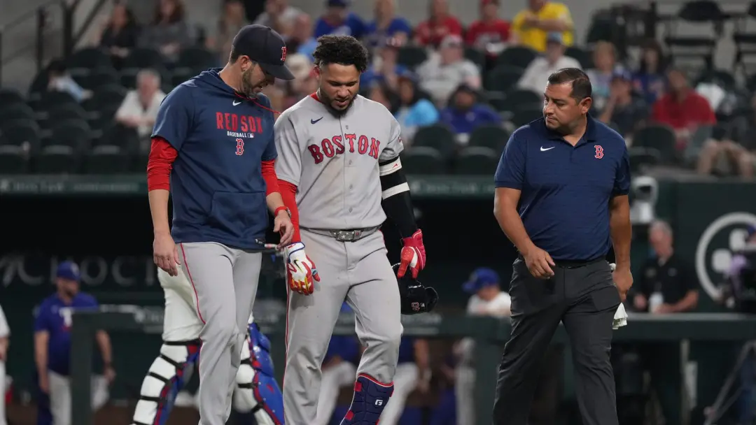 Willson Contreras foi atingido em uma mão durante a série final contra o Texas Rangers. Sem fratura, mas a lesão limita…