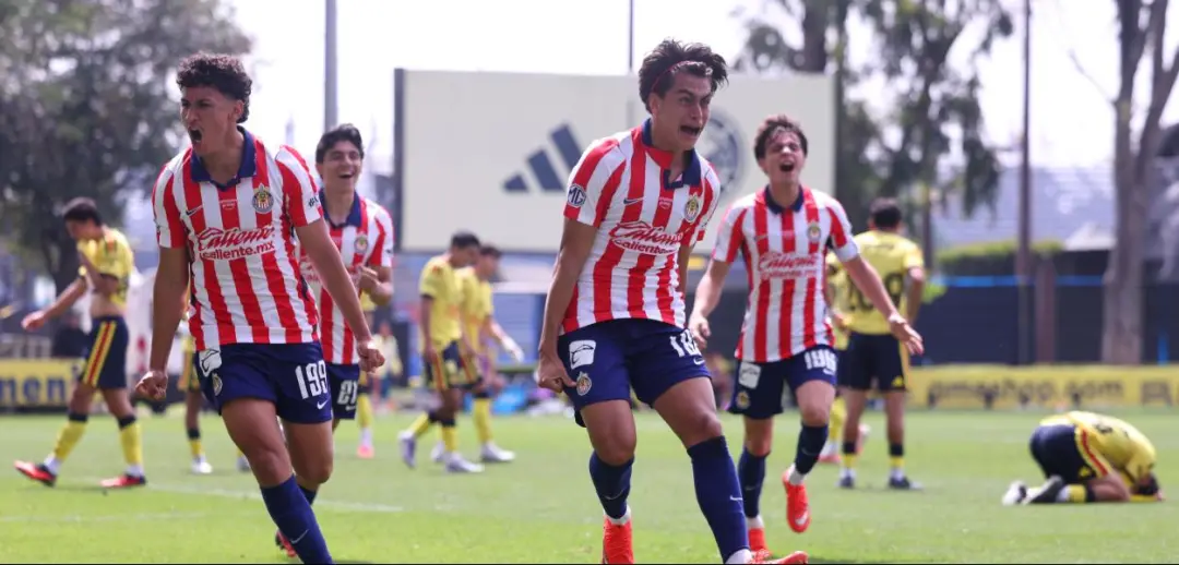 Chivas U-21 bateu América por 2 a 1 em Coapa, mesmo com um gol sofrido cedo. A persistência do time foi chave, porque c…