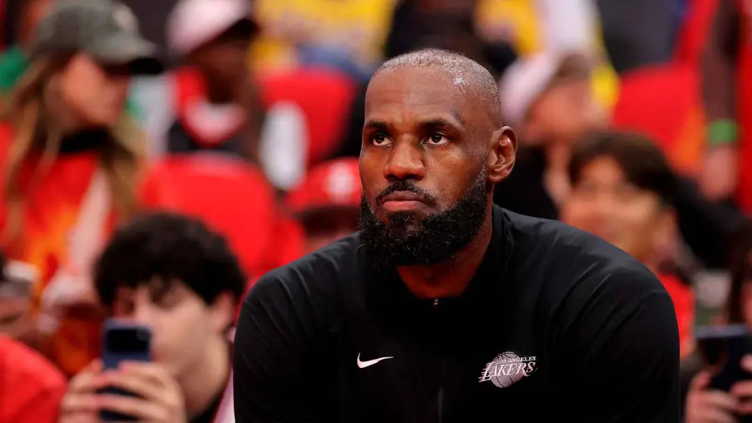 Roster dos 76ers, mesmo com chegadas como LeBron James e Jaylen Brown, tem um futuro incerto para 2026-27. A equipe pre…