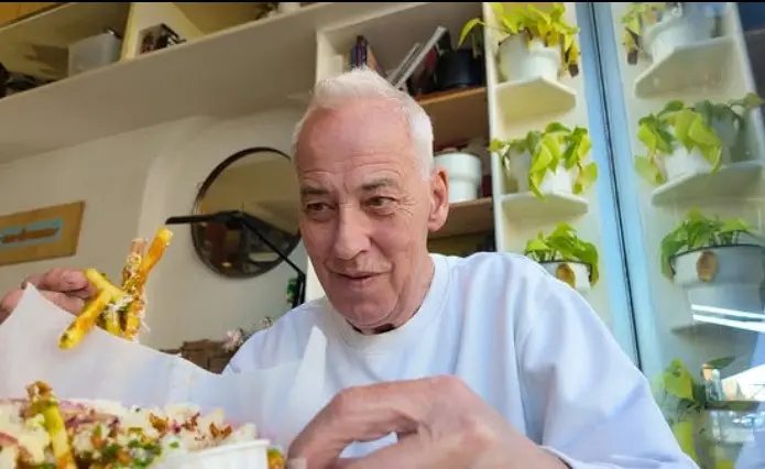 Michael Barrymore, com 74 anos, alcança mais de 5 milhões de seguidores no TikTok, sendo que a maioria da audiência não…