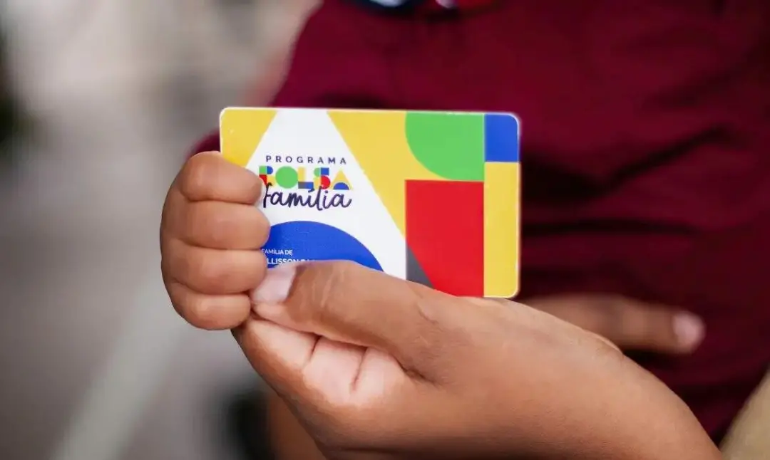 Reajuste de 15% no Bolsa Família, passando de R$ 600 para R$ 691, mas 440 mil famílias continuam na fila. É um esforço …