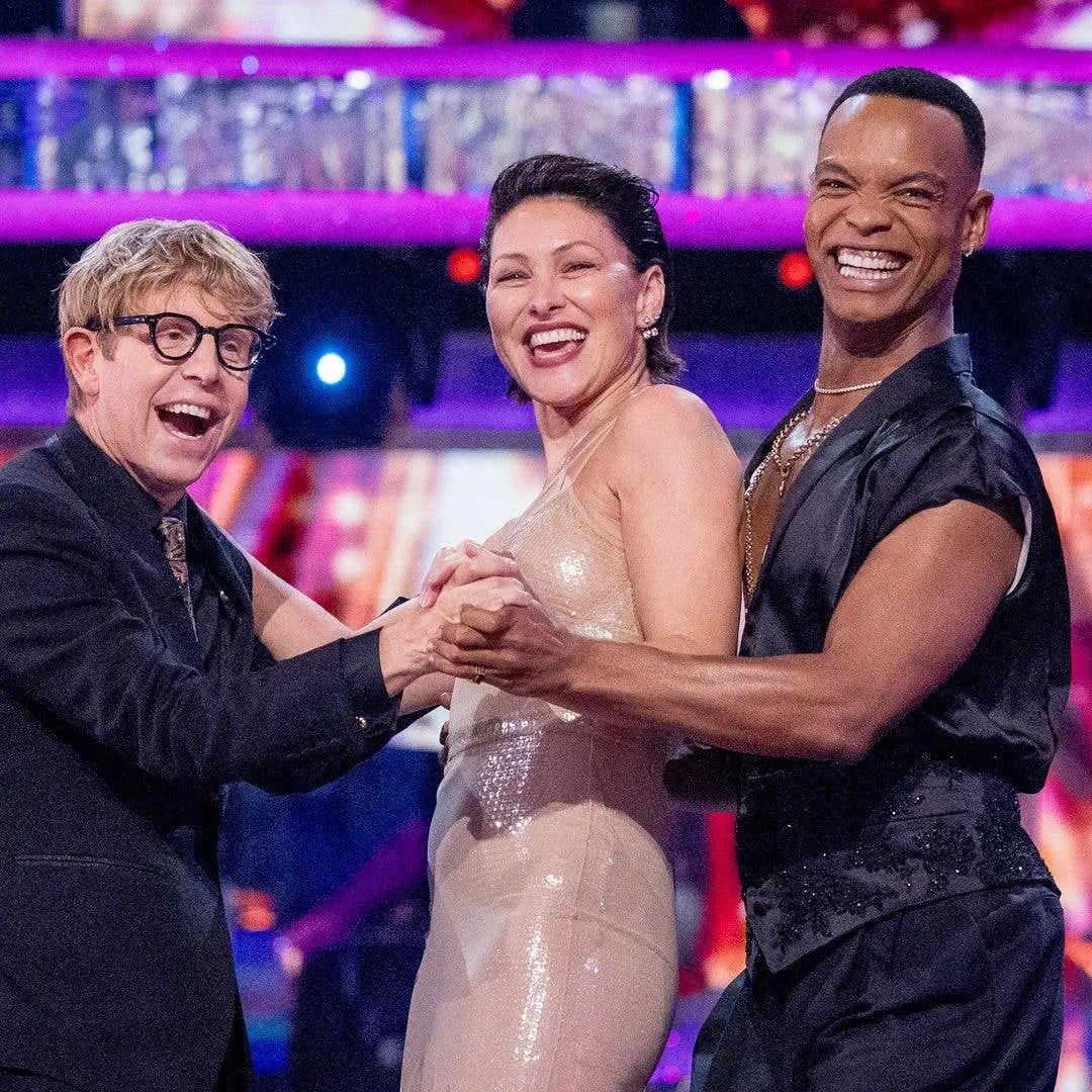 Strictly Come Dancing tem novidades com os novos apresentadores, e os fãs estão elogiando a Emma Willis. A opinião sobr…