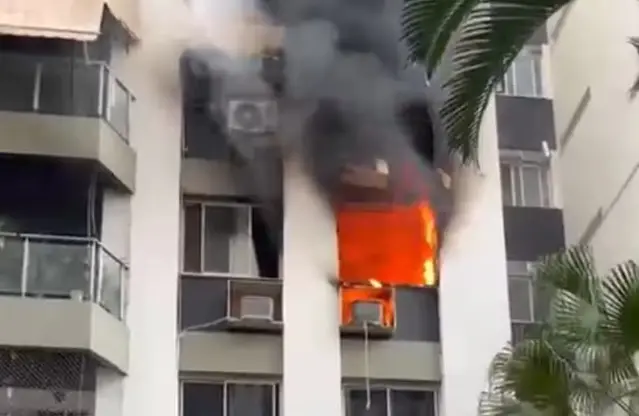 Incêndio na Rua Conde de Bonfim, Tijuca, no Rio, teve bombeiros acionados por volta das 16h15 de sábado. Sem feridos at…