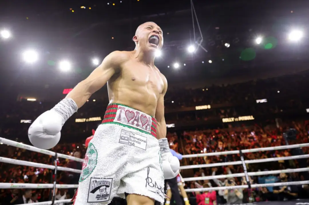 Pitbull Cruz enfrenta Nestor Bravo no combate pelo título interino WBC Super Lightweight em Southern California. Lutar …