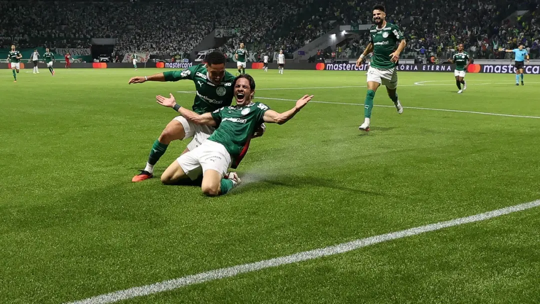 Palmeiras manteve Giay após recusar oferta de 13 milhões de euros do Napoli. A diretoria aposta na valorização do later…