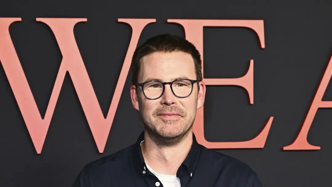 Zach Cregger está migrando para o gênero de ficção científica, saindo da onda de sucesso que teve com filmes de terror.…