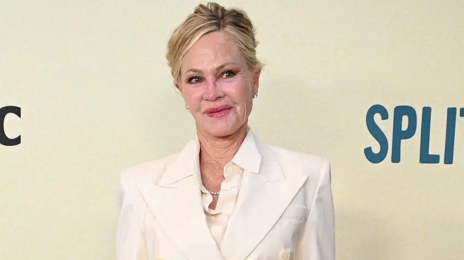 Melanie Griffith em um retiro de bem estar na Áustria. A atriz compartilhou fotos dela curtindo o descanso e a renovaçã…