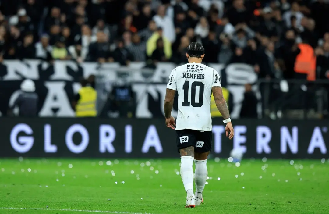 Memphis pede desculpas à torcida do Corinthians após desperdiçar o pênalti que impediria a eliminação na Libertadores. …