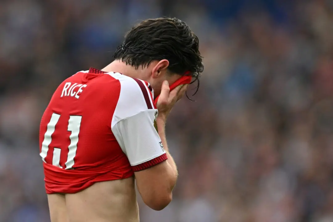 Brighton vence Arsenal por 3 a 0 no Falmer Stadium. A sequência de sete vitórias do Arsenal foi interrompida, perdendo …