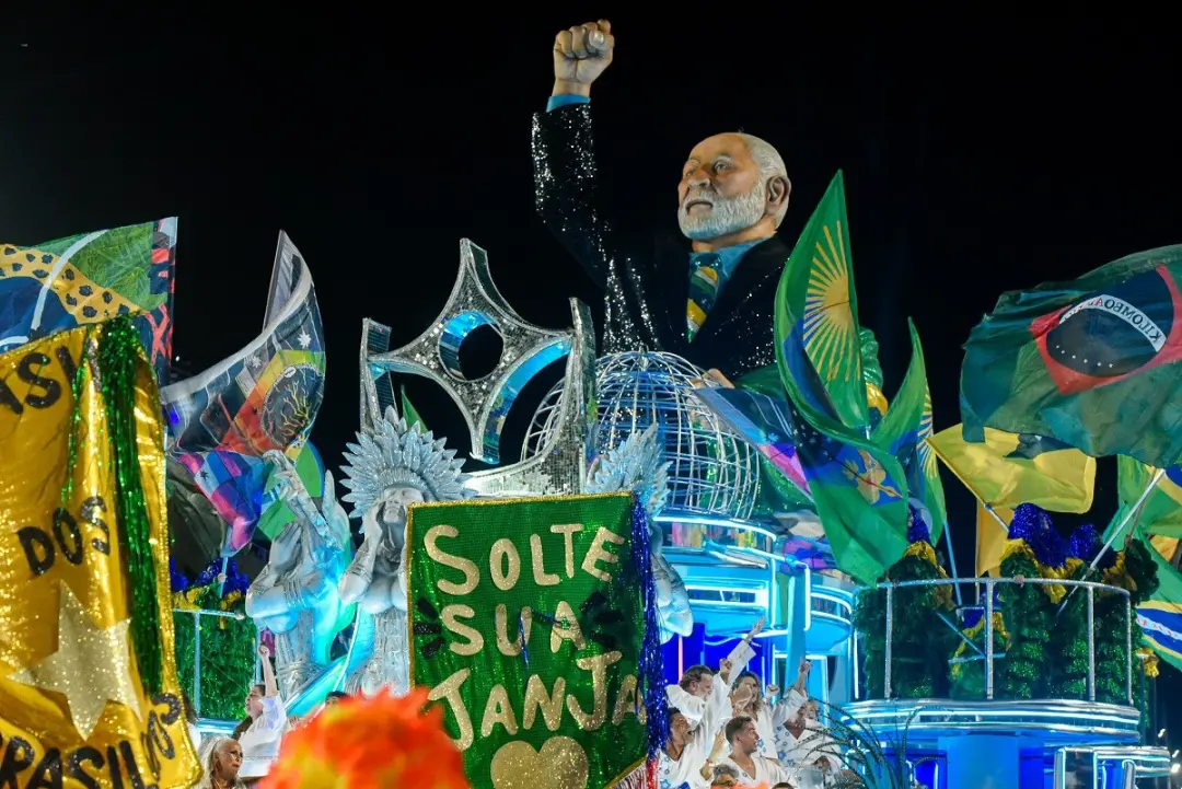 Flávio Bolsonaro pediu investigação no TSE sobre financiamento do desfile da Acadêmicos de Niterói. A petição alega pro…