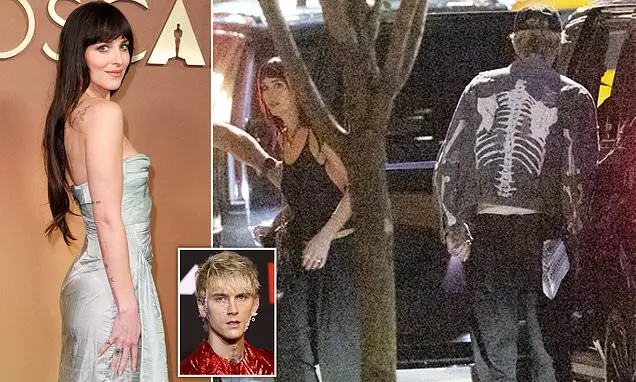 Dakota Johnson com Machine Gun Kelly, o quarto namoro famoso dela, tá sendo comentado por amigos. É difícil achar um pa…