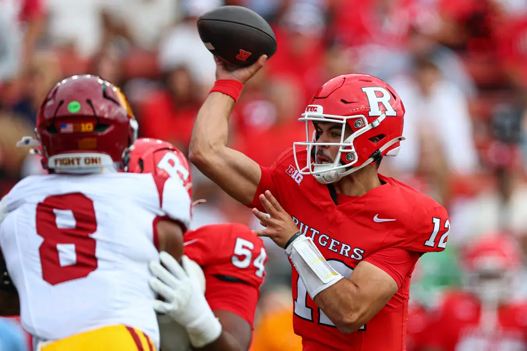 Rutgers perdeu para a USC por 42 a 35, mesmo lutando contra o time classificado. Jogada de interceptação do Dylan Loner…