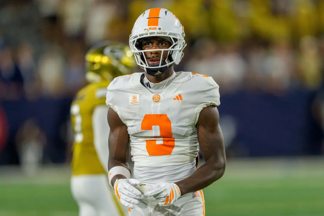 Tennessee contra Kennesaw State, jogo final fora de conferencia, com o Tennessee sendo favorito por 35 pontos. É um lan…