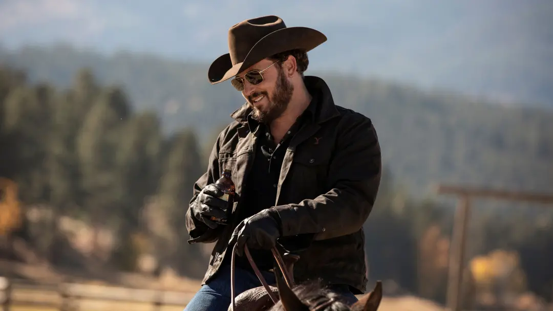 Taylor Sheridan não é o rei dos westerns por causa de Yellowstone. Ele começou a carreira em outro gênero antes de mode…