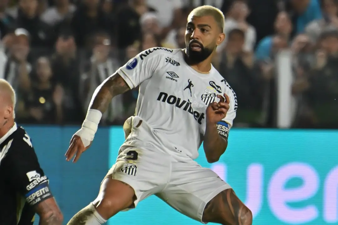 Gabigol define a vitória do Santos por 2 a 1 sobre o Remo no Mangueirão, em Belém. Quarta vitória seguida, encerrando u…