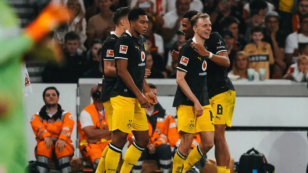 Borussia Dortmund domina o primeiro tempo contra Stuttgart, mantendo a liderança após tentativas de gols frustradas. O …
