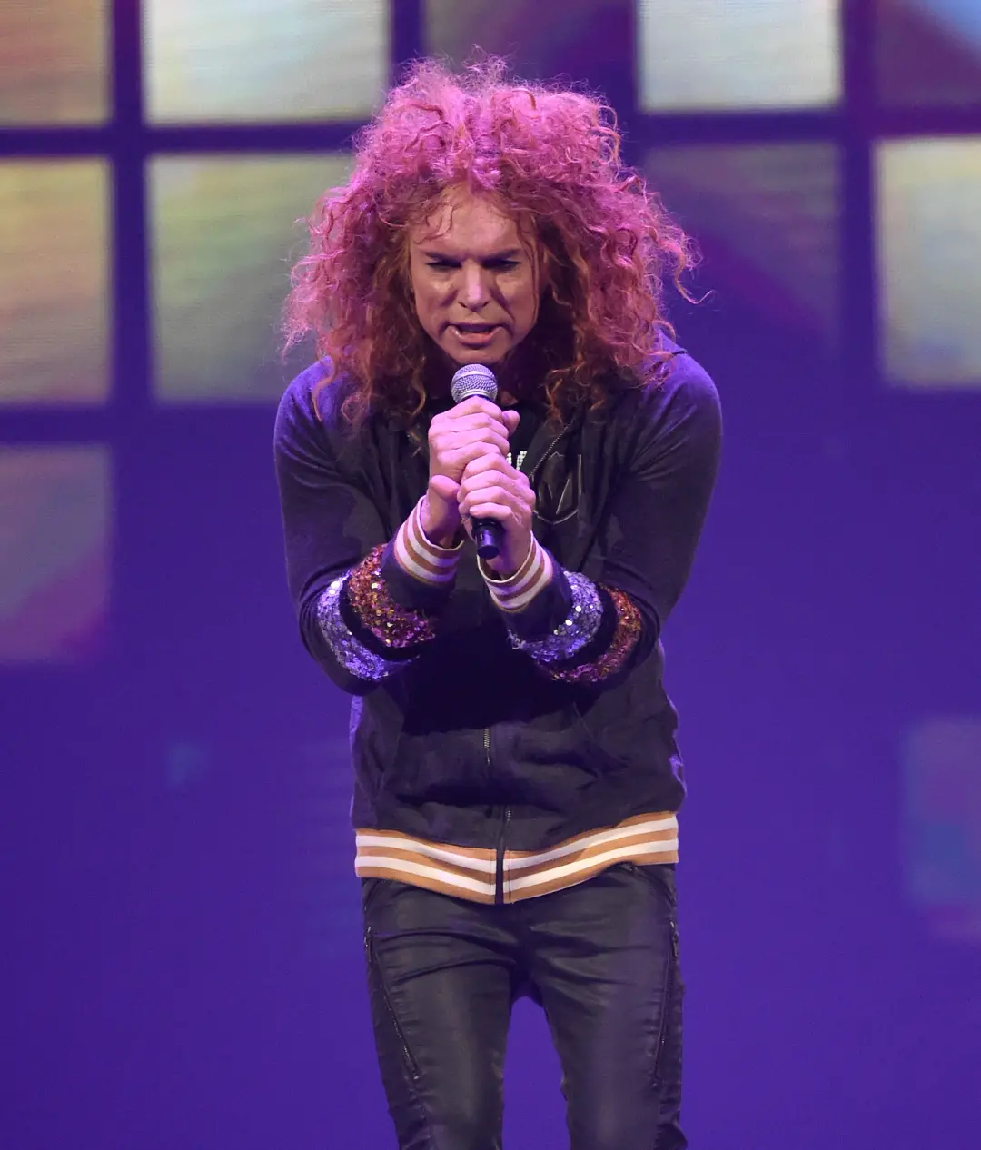 Carrot Top foi hospitalizado e seus shows de fim de semana cancelados depois de ser coagido por um vídeo íntimo. Isso m…