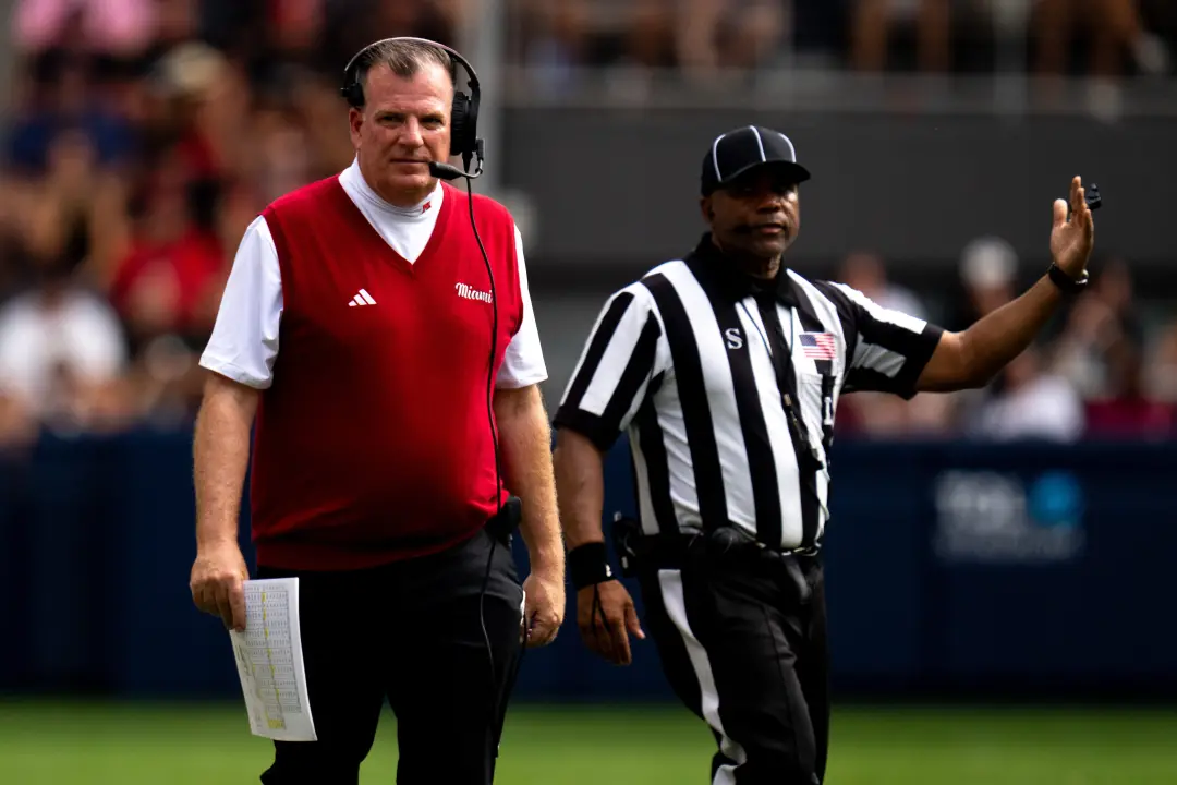Cincinnati venceu Miami por 35 a 31 no TQL Stadium, mas o futuro da rivalidade Battle for the Victory Bell está em dúvi…