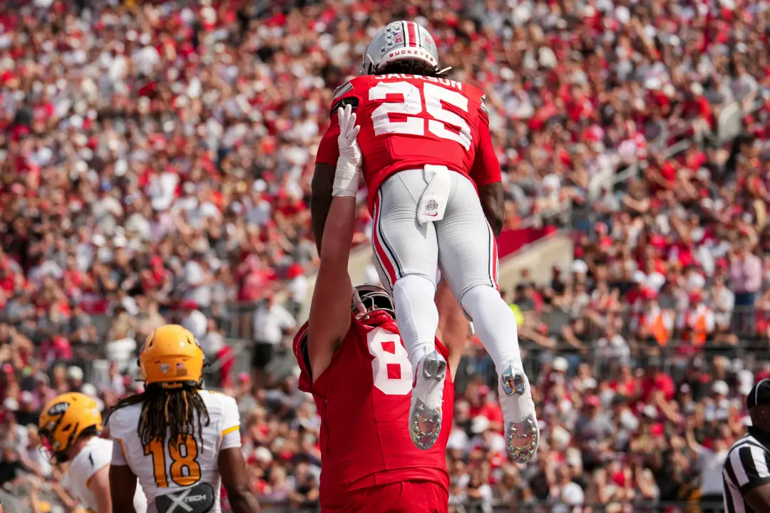 Ohio State venceu Kent State por 59 a 3, mas a equipe ainda tem falhas táticas, principalmente no terceiro down. Não co…
