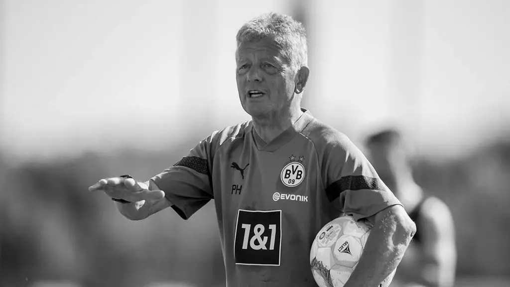 Peter Hermann, que ajudou a moldar o futebol alemão em mais de mil jogos, faleceu. Um técnico que trabalhou em vários c…