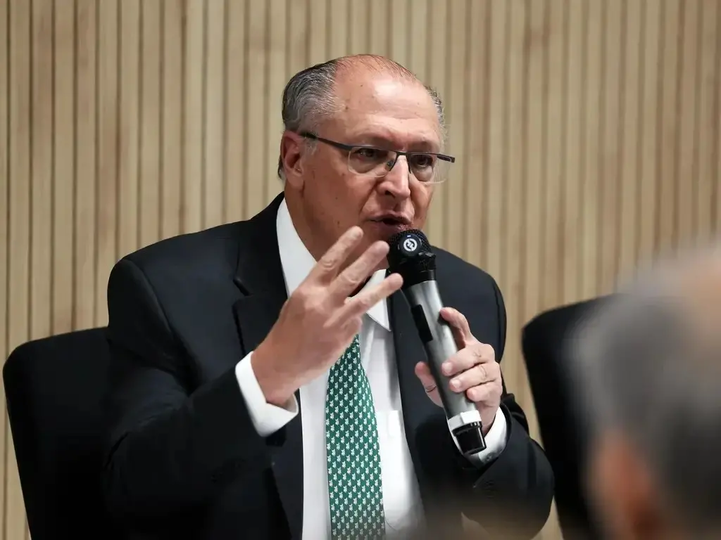 Alckmin defendeu mandato fixo para ministros do STF, propondo modelos europeus de 10 a 15 anos. A renovação traz uma sa…