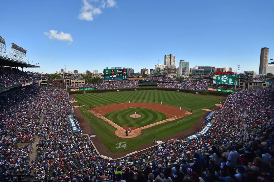 Cubs venceram os Reds por 5 a 2, e o time tem um recorde de 86-69 na temporada. A diferença de desempenho entre eles é …