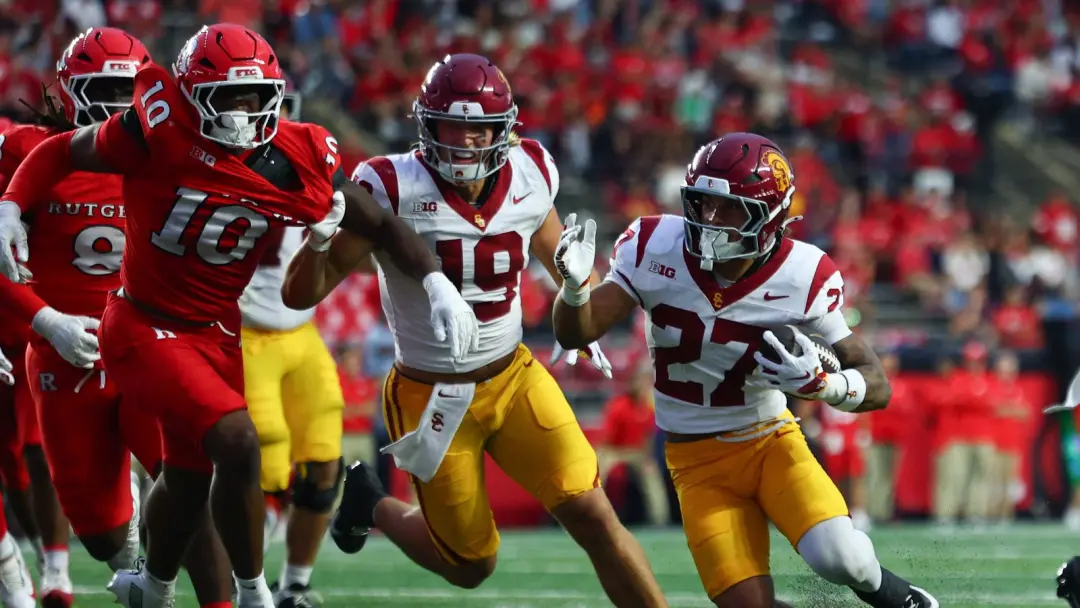 USC vence Rutgers por 42 a 35 no primeiro jogo da Big Ten. O ataque foi consistente, com 277 jardas de Maiava e 184 cor…