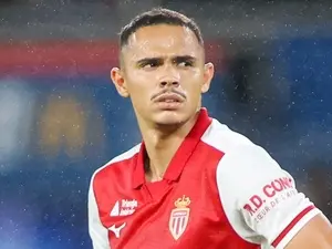 Wesley foi cortado por lesão, mas Vanderson foi convocado por Ancelotti para amistosos da seleção. É sempre um ciclo no…