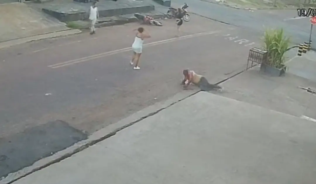 Itaituba, Pará. Um homem colombiano foi morto a facadas em via pública na manhã de sábado. O crime mostra a fragilidade…