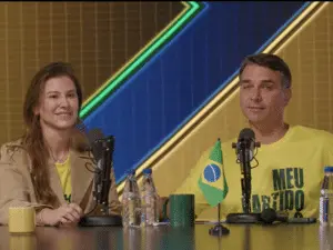 Campanha de Lula aciona o TSE para suspender a TV Celular de Flávio Bolsonaro. A medida visa garantir a lisura do proce…