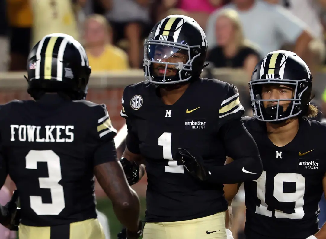 Mizzou venceu Troy por 27 a 17, mas a vitória foi difícil, com problemas na defesa e no ataque. Fico ponderando como a …