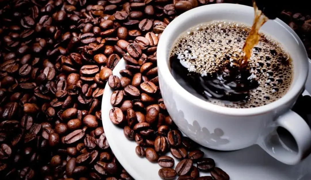 A cafeína afeta pessoas de formas diferentes, uma xícara à tarde pode não atrapalhar o sono, mas para outros já causa i…