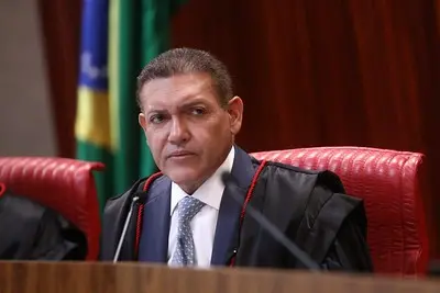 Cinco ministros do Supremo Tribunal Federal estão sob suspeita de receber agrados de Daniel Vorcaro. A situação mostra …