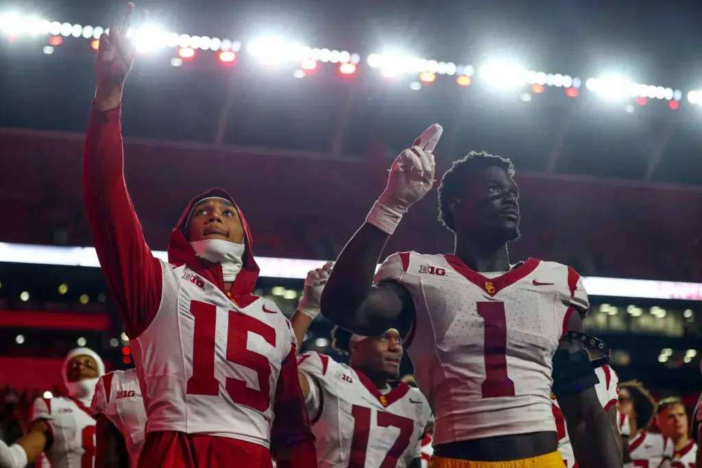 USC venceu Rutgers no debut na Big Ten, mas o time sofreu com cinco jogadas explosivas de mais de 20 jardas. A defesa p…