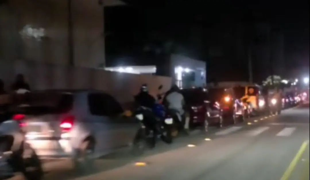 Ananindeua viu carros sendo abastecidos de graça para carreata de Daniel Santos. É um esquema que gera muita discussão …