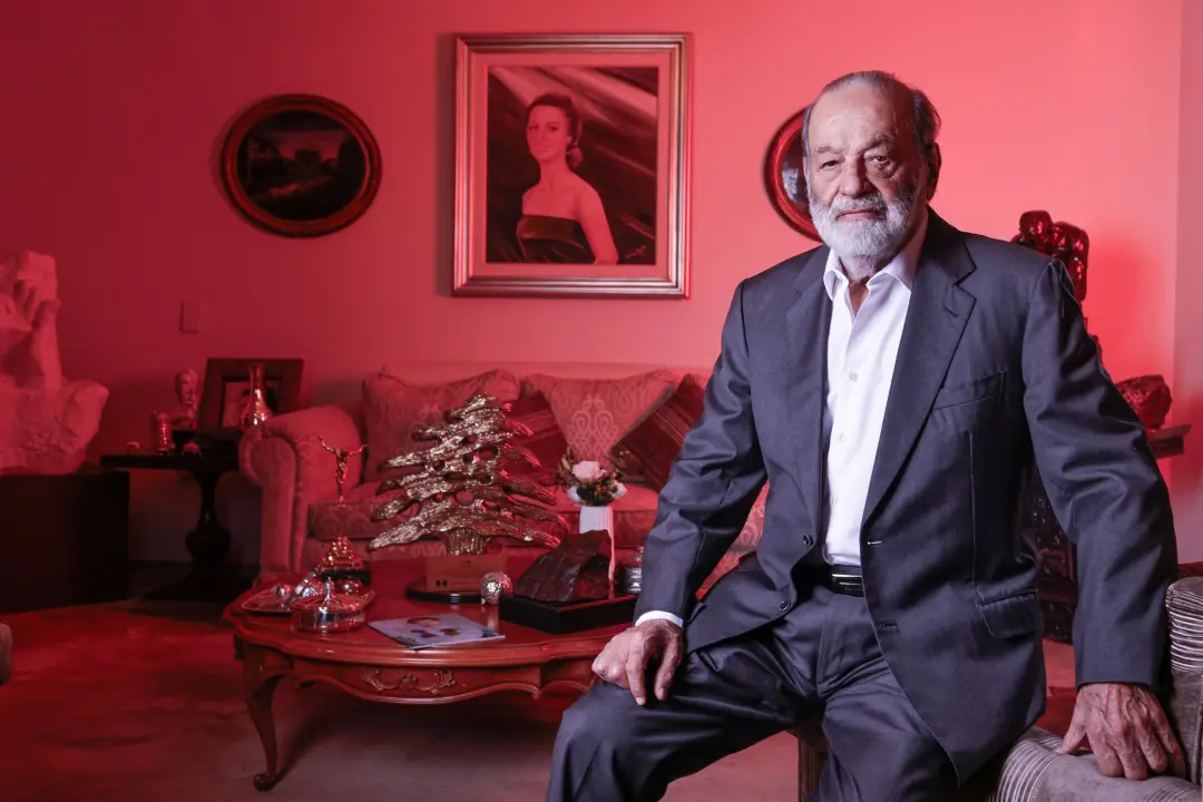 Carlos Slim recebeu o Premio EL PAIS América a la Excelencia pela trajetória em negócios e filantropia. É um reconhecim…