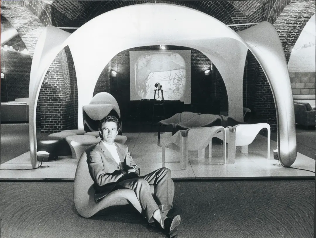 Pierre Paulin, designer francês de interiores, fez formas orgânicas que revolucionaram os assentos, focando em ergonomi…
