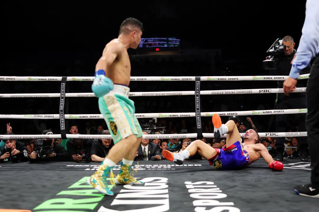 Cruz finalizou Bravo com nocaut em San Diego, Califórnia, na luta pelo título super leve. A postura de Cruz foi mais do…