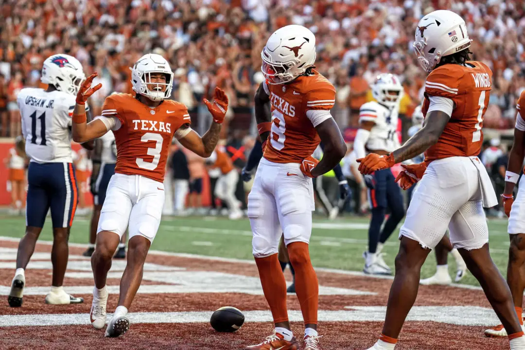 Texas venceu UTSA por 30 a 6 no treino final em Royal Memorial Stadium. O jogo não foi impecável, tanto por conta de er…