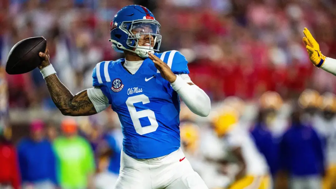 Trinidad Chambliss fez a diferença contra Sam Leavitt na disputa de quarterbacks, mostrando números impressionantes jog…