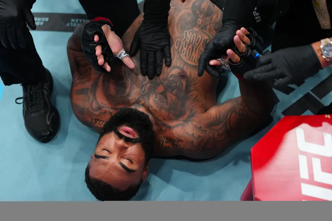 Pantoja perdeu o cinturão no UFC 331, com Joshua Van vencendo de forma decisiva. É impressionante como o ímpeto de um c…