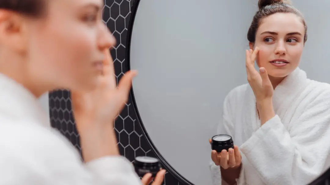 Cosmética coreana domina as redes, com produtos como o sérum com triple colágeno virando básico no neceser. A inovação …