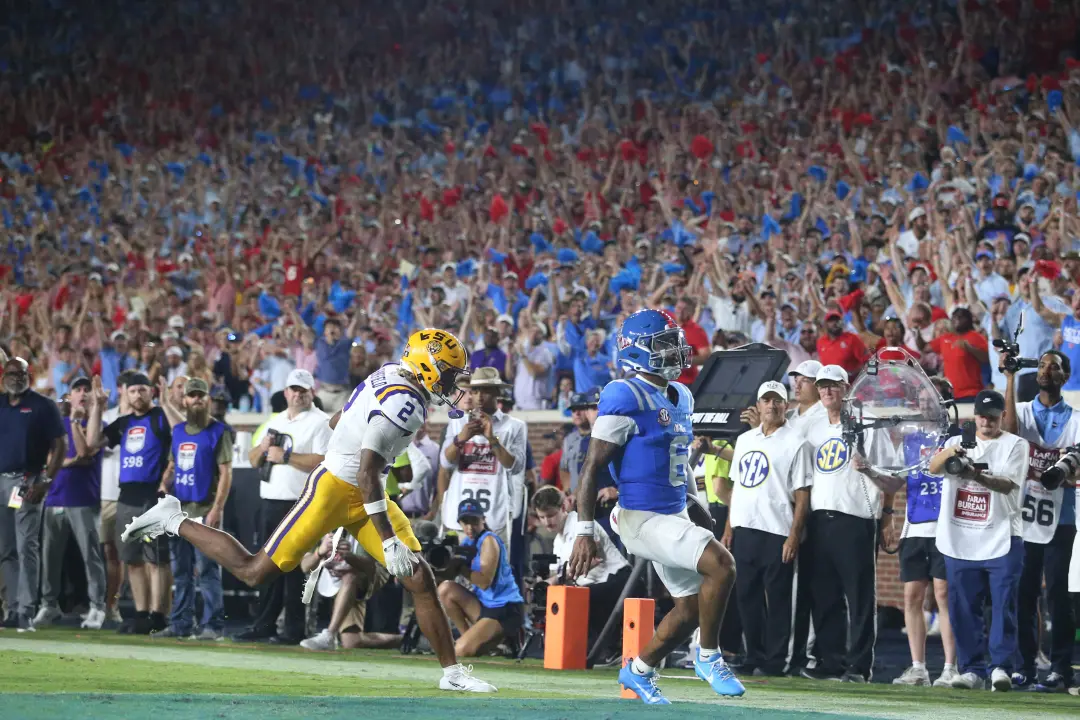 Lane Kiffin foi alvo de uma brincadeira em Oxford, Miss, onde o time Ole Miss venceu de 32 a 24. A humilhação ocorreu a…