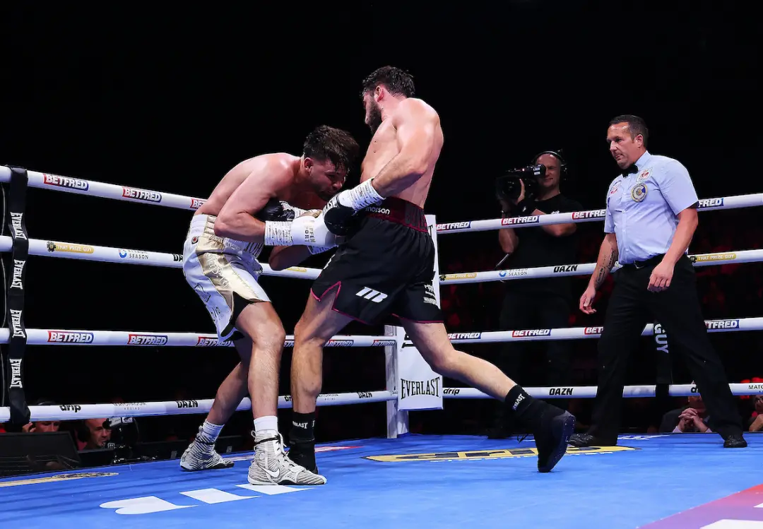 Pat Brown venceu o campeonato Britânico e do Commonwealth no sábado, em Manchester, com nocaute em sete lutas contra Jo…