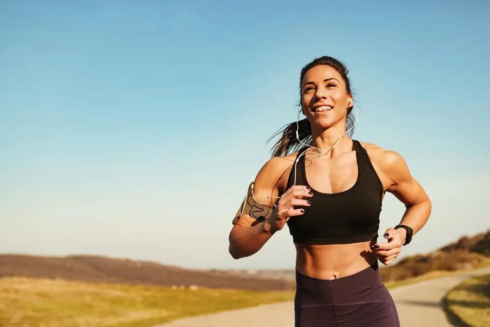 Alternar modalidades como caminhada, natação e musculação ajuda o corpo a trabalhar diferentes capacidades, como força …