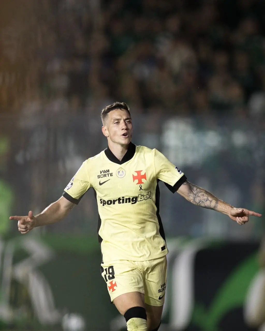 Vasco atropelou o Coritiba por 5 a 0 no São Januário. A atuação foi dominante, mas o time dormiu fora do Z-4 do Brasile…