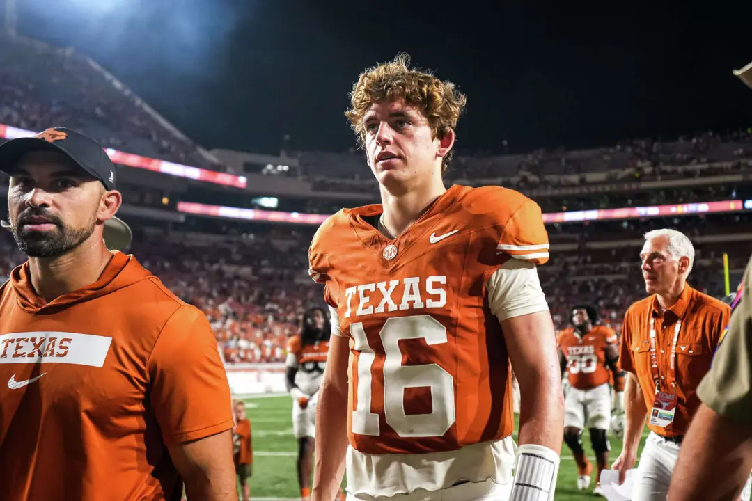 Arch Manning teve uma atuação considerada insuficiente contra a UTSA, com 161 jardas e dois touchdowns no jogo em Royal…