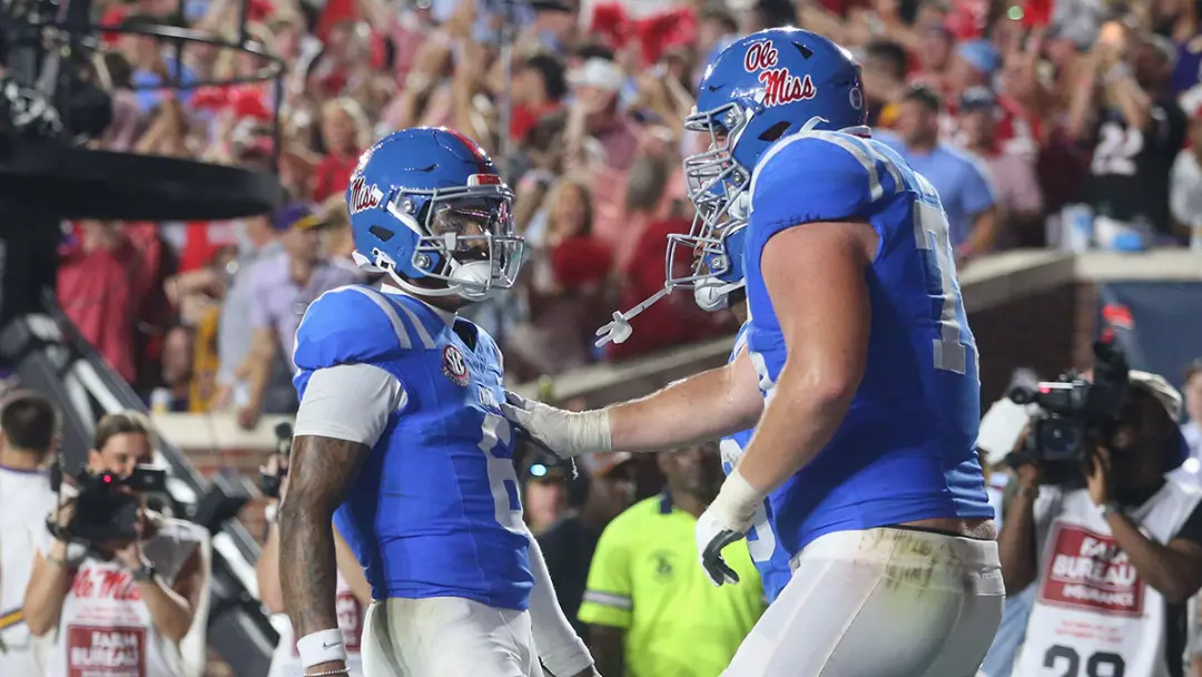 Trinidad Chambliss fez touchdown no quarto quarto, colocando o Ole Miss na frente de 30 a 24 no jogo contra LSU. É bom …