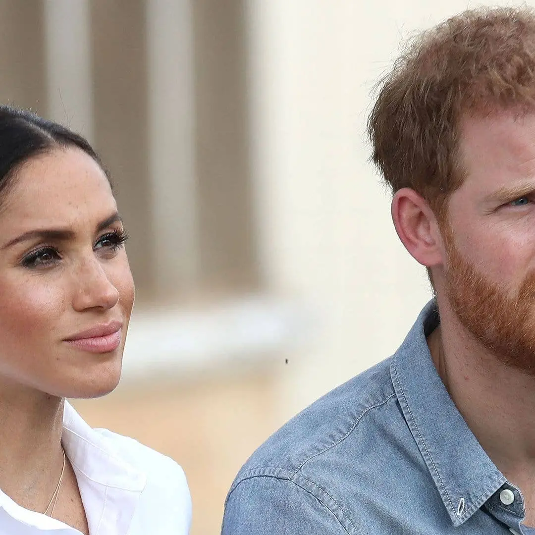 Charles Spencer afirma que o tratamento dado aos Sussexes pela mídia ecoa o ocorrido com Diana. A exposição intensa ger…
